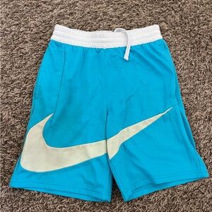 Nike shorts boys LG